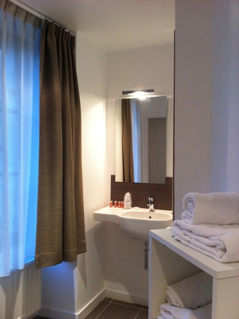 Imagen de la habitación del Hotel The Originals Boutique, Du Château, Dinan. Foto 13