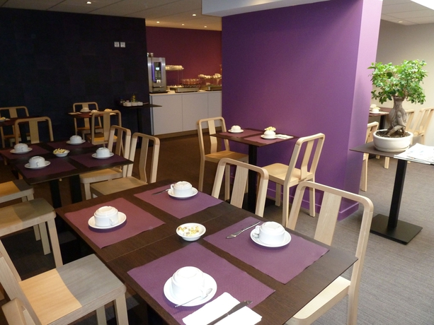 Imagen del bar/restaurante del Hotel The Originals Boutique, Du Château, Dinan. Foto 7