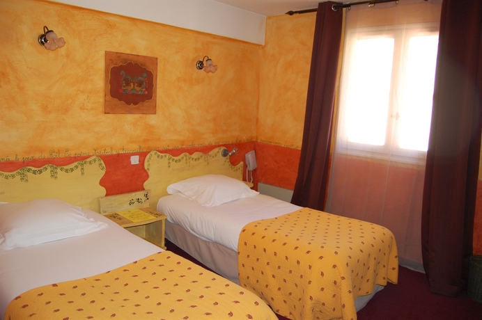 Imagen de la habitación del Hotel The Originals Boutique, Du Parc. Foto 11