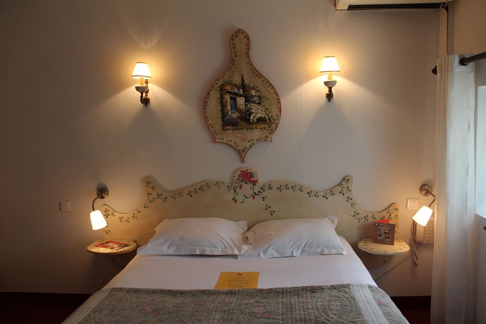 Imagen de la habitación del Hotel The Originals Boutique, Du Parc. Foto 12