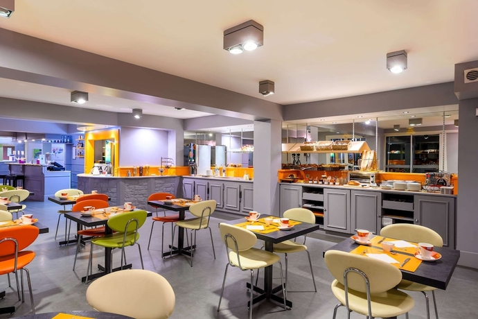 Imagen del bar/restaurante del Hotel The Originals Boutique, Hôtel Beauséjour, Poitiers Nord Futuroscope. Foto 3