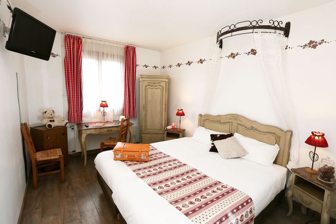 Imagen de la habitación del Hotel The Originals Boutique, Hôtel La Ferme du Pape, Eguisheim. Foto 6