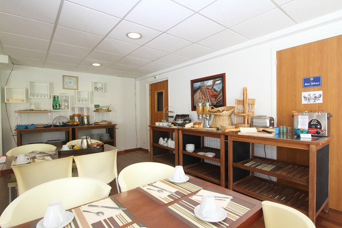 Imagen del bar/restaurante del Hotel The Originals Boutique, H&ocirc;tel La Mar&eacute;baudi&egrave;re, Vannes. Foto 4