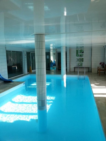 Imagen de la piscina del Hotel The Originals Boutique, Hôtel du Pont Roupt, Mende (Inter-Hotel). Foto 17