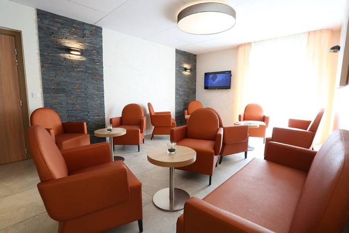 Imagen de los interiores del Hotel The Originals Boutique, Hôtel l\'Occitan, Aubagne Nord. Foto 16