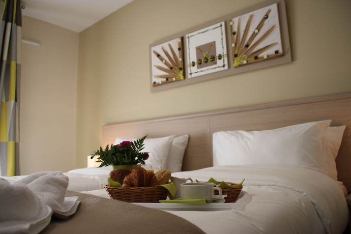 Imagen de la habitación del Hotel The Originals Boutique, Hôtel l\'Occitan, Aubagne Nord. Foto 7