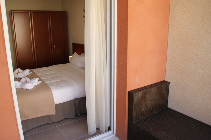 Imagen de la habitación del Hotel The Originals Boutique, Hôtel l\'Occitan, Aubagne Nord. Foto 15