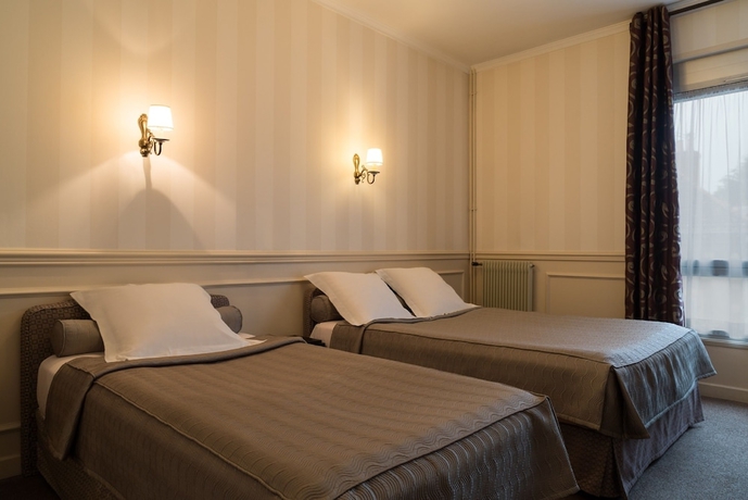 Imagen de la habitación del Hotel The Originals Boutique, Hostellerie Des Trois Pigeons. Foto 4