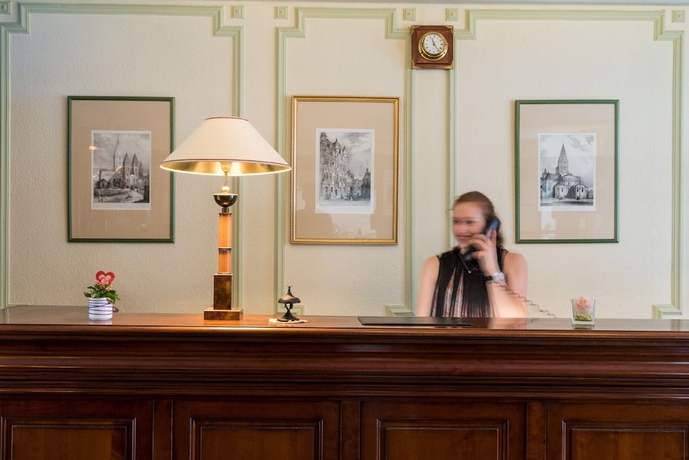 Imagen de los interiores del Hotel The Originals Boutique, Hostellerie Des Trois Pigeons. Foto 19