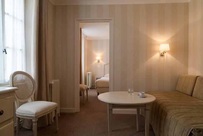 Imagen de la habitación del Hotel The Originals Boutique, Hostellerie Des Trois Pigeons. Foto 17