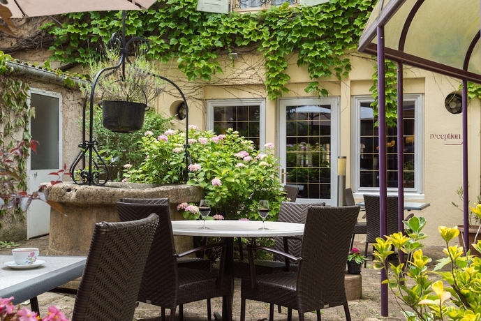 Imagen de la habitación del Hotel The Originals Boutique, Hostellerie Des Trois Pigeons. Foto 18