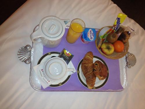 Imagen de la habitación del Hotel The Originals Boutique, Hotel Porte De Dieppe. Foto 6