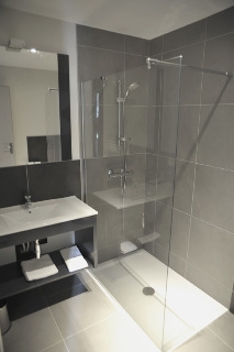 Imagen de la habitación del Hotel The Originals Boutique, La Grange. Foto 9