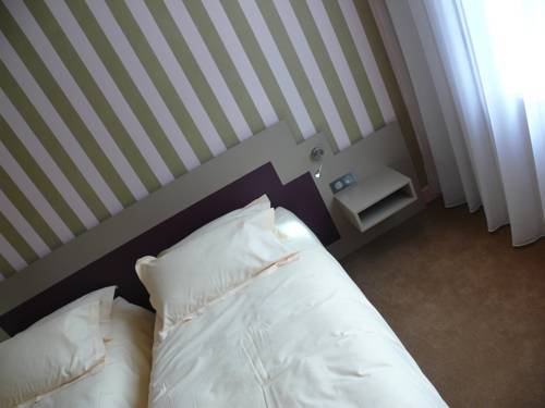 Imagen de la habitación del Hotel The Originals Boutique, La Maison Rouge. Foto 7