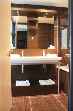 Imagen de la habitación del Hotel The Originals Boutique, La Maison Rouge. Foto 8