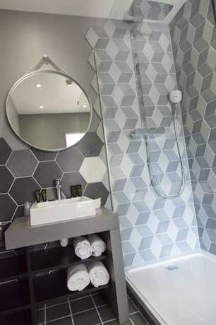 Imagen de la habitación del Hotel The Originals Boutique, Le Lion, Clermont-ferrand. Foto 9