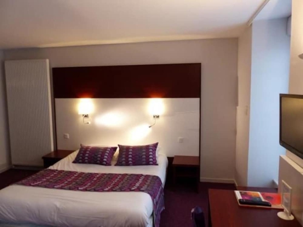 Imagen de la habitación del Hotel The Originals Boutique, Le Lion D'or. Foto 4