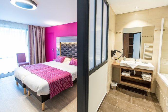 Imagen de la habitación del Hotel The Originals Boutique, Le Lion D'or. Foto 7