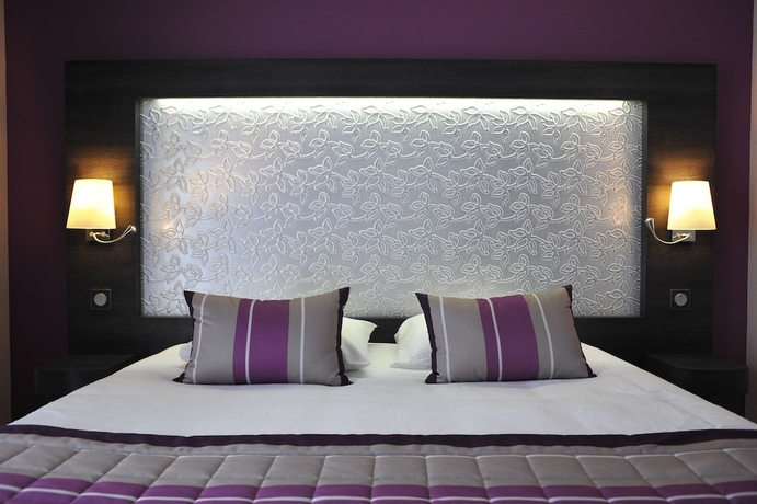 Imagen de la habitación del Hotel The Originals Boutique, Le Lion D'or. Foto 12