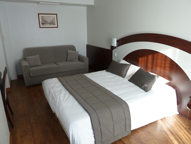 Imagen de la habitación del Hotel The Originals Boutique, Le Lion D'or. Foto 13