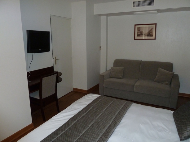 Imagen de la habitación del Hotel The Originals Boutique, Le Lion D'or. Foto 14