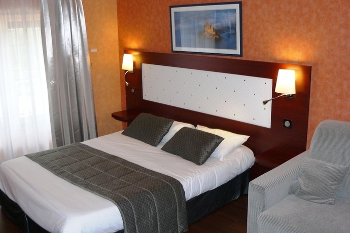 Imagen de la habitación del Hotel The Originals Boutique, Le Lion D'or. Foto 16