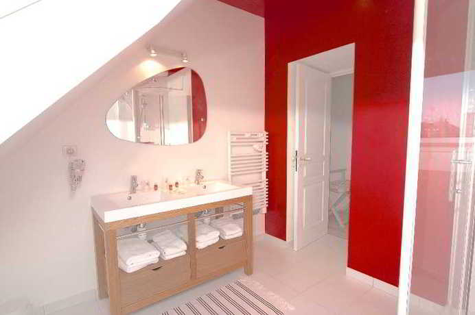 Imagen de la habitación del Hotel The Originals Boutique, Le Londres, Saumur. Foto 5