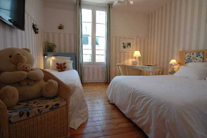 Imagen de la habitación del Hotel The Originals Boutique, Le Londres, Saumur. Foto 9