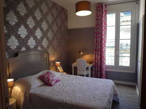 Imagen de la habitación del Hotel The Originals Boutique, Le Londres, Saumur. Foto 16