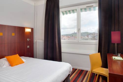 Imagen de la habitación del Hotel The Originals Boutique, Le Pariou. Foto 10