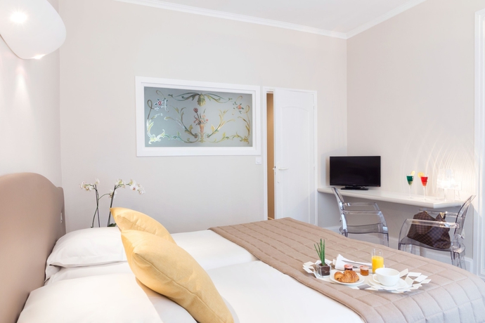 Imagen de la habitación del Hotel The Originals Boutique, Les Nations, Vichy. Foto 10