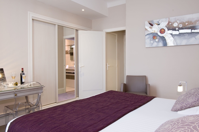 Imagen de la habitación del Hotel The Originals Boutique, Les Nations, Vichy. Foto 16