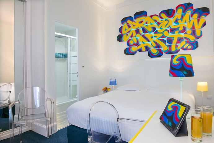 Imagen de la habitación del Hotel The Originals Boutique, Les Nations, Vichy. Foto 17