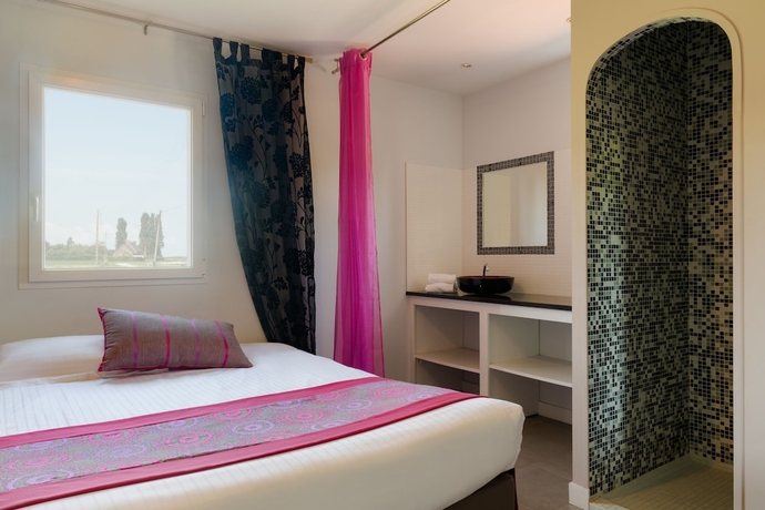 Imagen de la habitación del Hotel The Originals Boutique, Les Quatre Salines. Foto 10