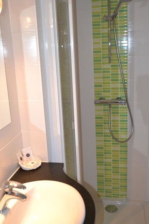 Imagen de la habitación del Hotel The Originals Boutique, Les Quatre Salines. Foto 16