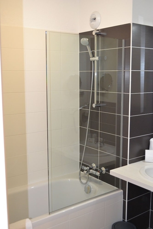 Imagen de la habitación del Hotel The Originals Boutique, Les Quatre Salines. Foto 17