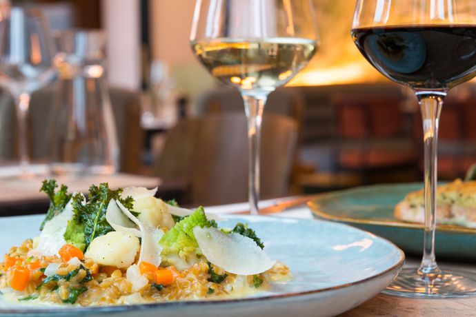 Imagen del bar/restaurante del Hotel The Originals Boutique, Maison Montmartre, Paris Les Puces. Foto 4