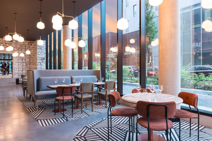 Imagen del bar/restaurante del Hotel The Originals Boutique, Maison Montmartre, Paris Les Puces. Foto 5