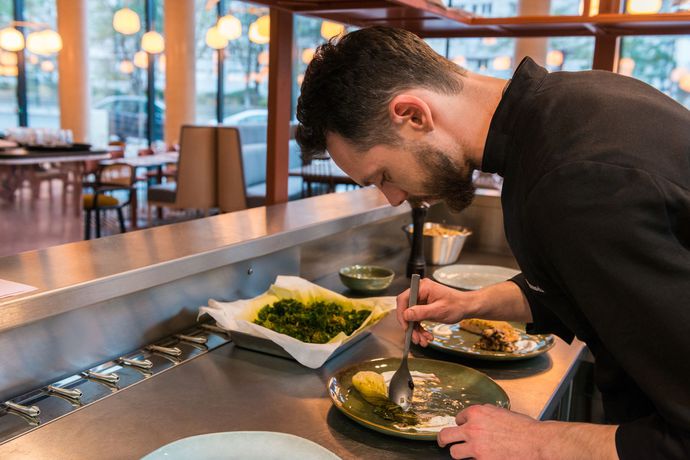 Imagen del bar/restaurante del Hotel The Originals Boutique, Maison Montmartre, Paris Les Puces. Foto 10