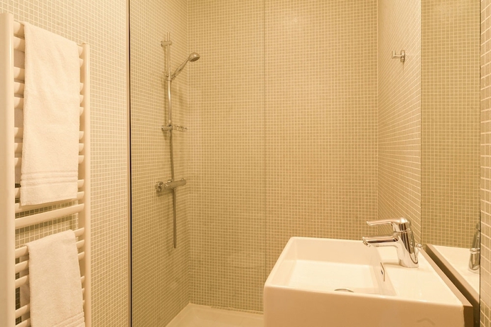 Imagen de la habitación del Hotel The Originals Boutique, Ô Gayot. Foto 9