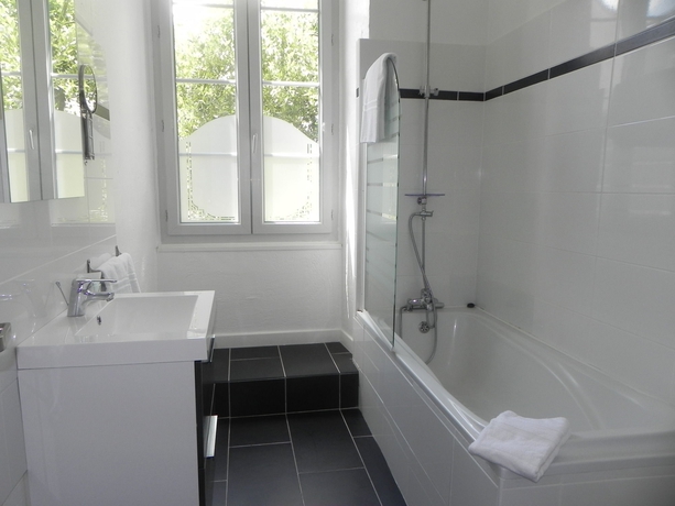 Imagen de la habitación del Hotel The Originals Boutique, Villa Montpensier. Foto 6