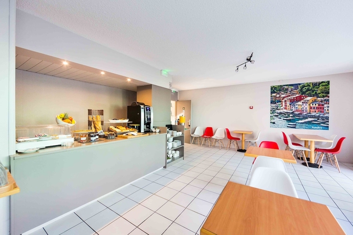 Imagen del bar/restaurante del Hotel The Originals City, Agora. Foto 2