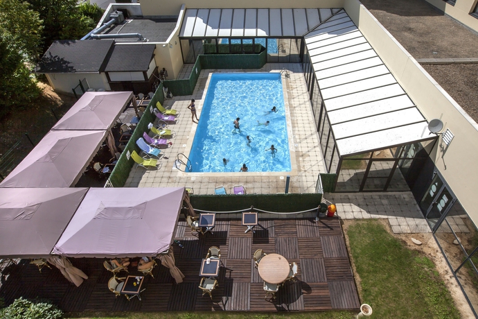 Imagen de la piscina del Hotel The Originals City, Alteora. Foto 16