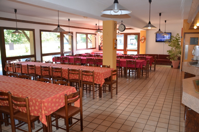 Imagen del bar/restaurante del Hotel The Originals City, Amys. Foto 6