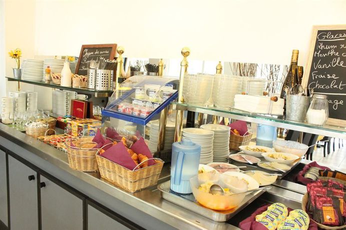 Imagen del bar/restaurante del Hotel The Originals City, Angers Sud – Le Village 49. Foto 3