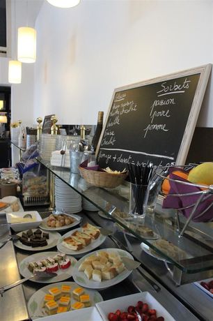 Imagen de los exteriores del Hotel The Originals City, Angers Sud – Le Village 49. Foto 11