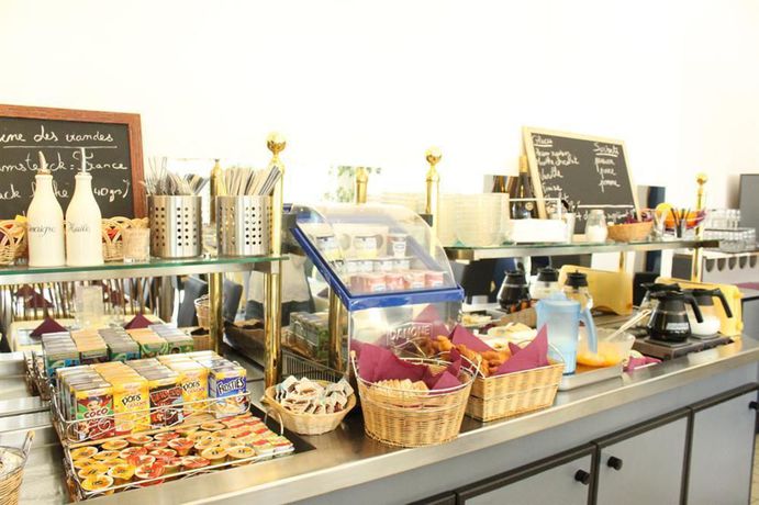 Imagen del bar/restaurante del Hotel The Originals City, Angers Sud – Le Village 49. Foto 4