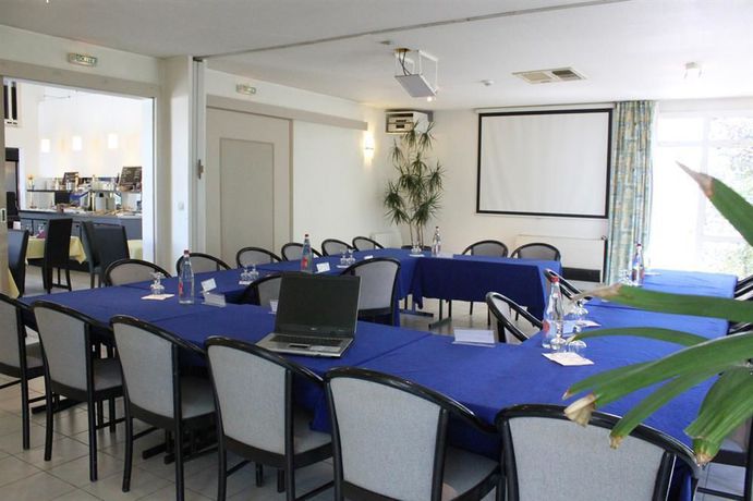 Imagen del bar/restaurante del Hotel The Originals City, Angers Sud – Le Village 49. Foto 7