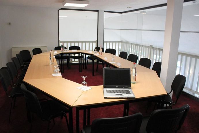 Imagen del bar/restaurante del Hotel The Originals City, Angers Sud – Le Village 49. Foto 8