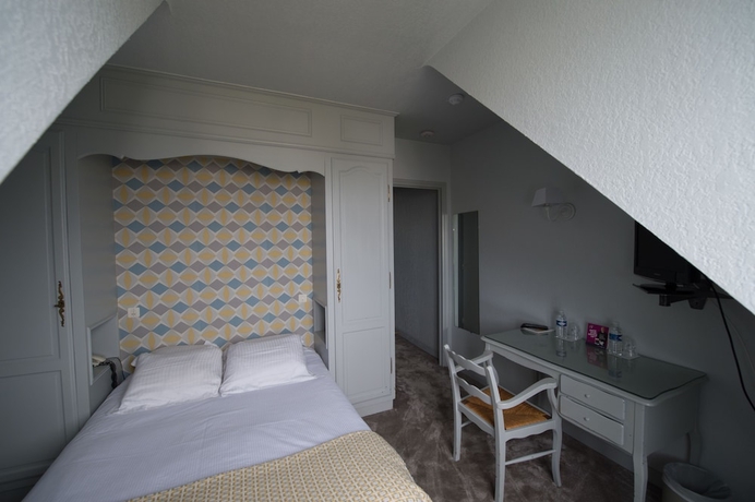 Imagen de la habitación del Hotel The Originals City, Armen Le Triton. Foto 10